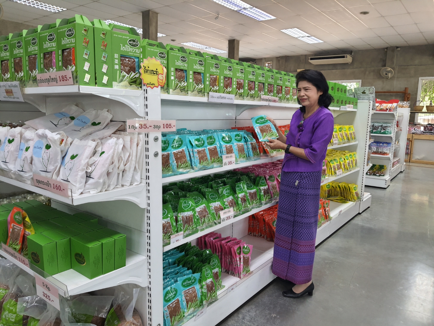 พจ.ราชบุรี​ พร้อมทีมงาน ลงพื้นที่เยี่ยมชมให้กำลังใจ บริษัท ราชบุรี โอทอป อินเตอร์เทรดเดอร์ จำกัด