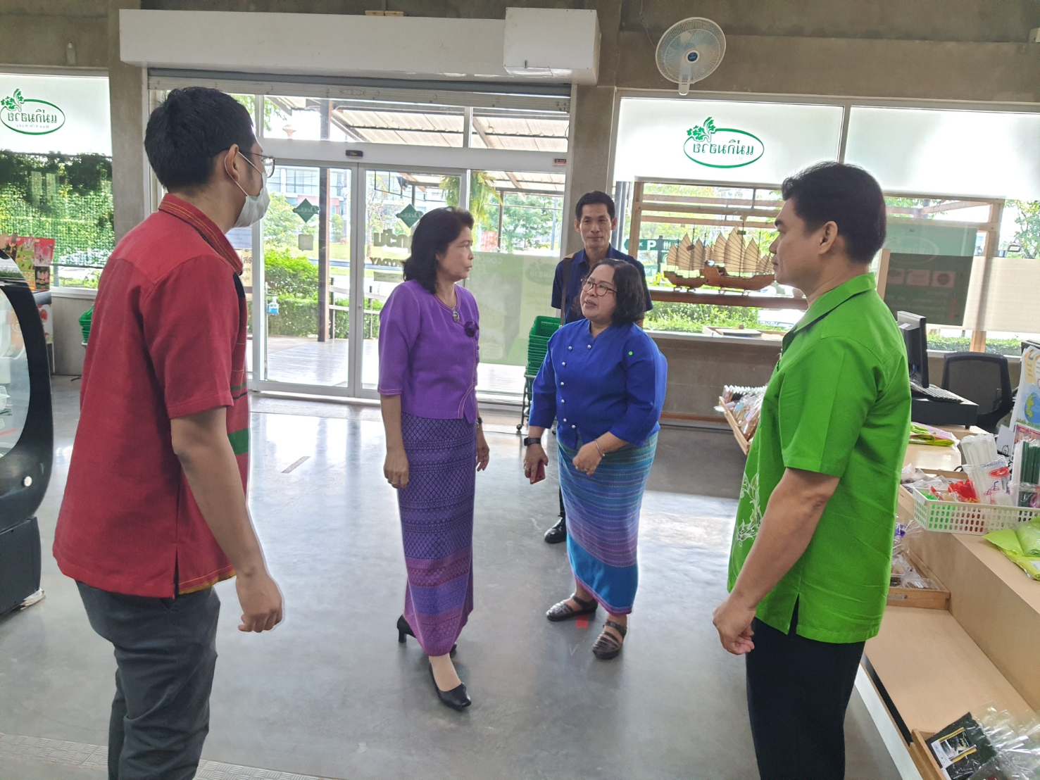 พจ.ราชบุรี​ พร้อมทีมงาน ลงพื้นที่เยี่ยมชมให้กำลังใจ บริษัท ราชบุรี โอทอป อินเตอร์เทรดเดอร์ จำกัด