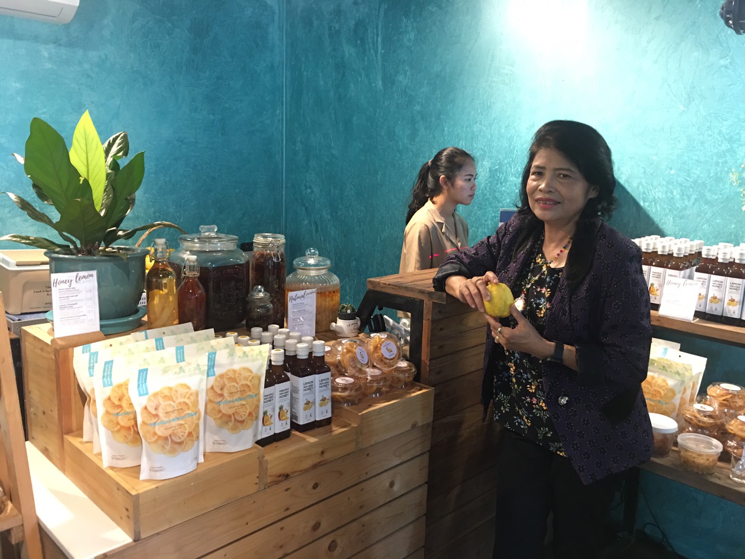 พจ.ราชบุรี ส่งกำลังใจให้ผู้ประกอบการ OTOP