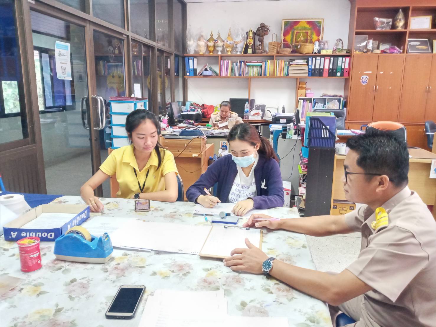 พช.ราชบุรี รับสมัครเข้ารับการคัดเลือกเป็นลูกจ้างเหมาบริการ ปฏิบัติภารกิจตามโครงการพัฒนาพื้นที่ต้นแบบการพัฒนาคุณภาพชีวิตตามทฤษฎีใหม่ ประยุกต์สู่ “โคก หนอง นา โมเดล”