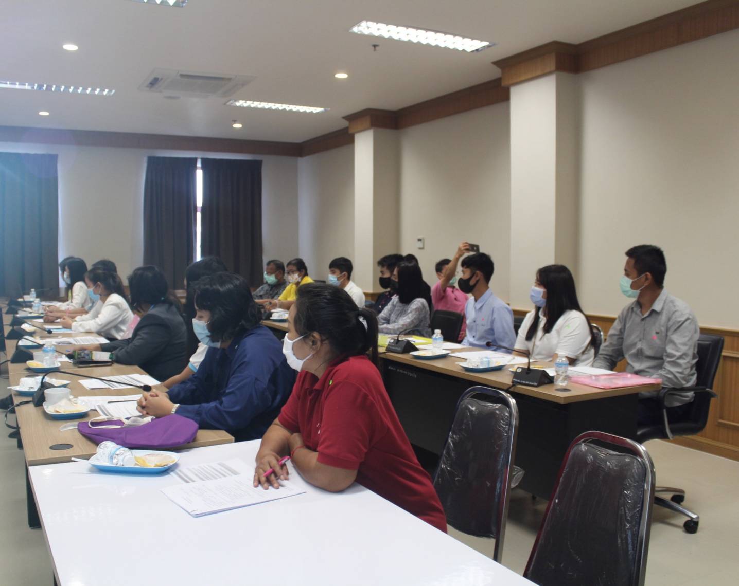 ? พช.ราชบุรี ปฐมนิเทศลูกจ้างเหมาบริการ ปฏิบัติภารกิจตามโครงการพัฒนาพื้นที่ต้นแบบการพัฒนาคุณภาพชีวิตตามหลักทฤษฎีใหม่ ประยุกต์สู่ “โคก หนอง นา โมเดล ” (งบเงินกู้เพื่อแก้ไขปัญหา เยี่ยวยา และฟื้นฟูเศรษฐกิจและสังคม ที่ได้รับผลกระทบจากการระบาดของโรคติดเชื้อไวรัสโคโรนา 2019 ระยะที่ 1)