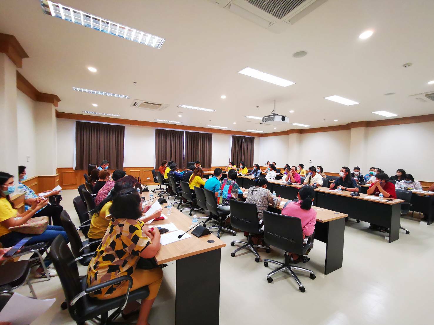 ? พช.ราชบุรี ดำเนินการประชุมชี้แจง ผู้ผลิตผู้ประกอบการ OTOP ที่เข้าร่วมแสดงและจำหน่ายสินค้าในงาน OTOP City 2020