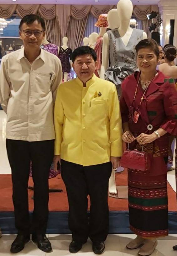 ? จังหวัดราชบุรี ร่วมงานกาล่าไนท์ ตามโครงการสืบสานภูมิปัญญา OTOP ผ้าไทย และเผยแพร่อัตลักษณ์ผ้าแห่งสยาม