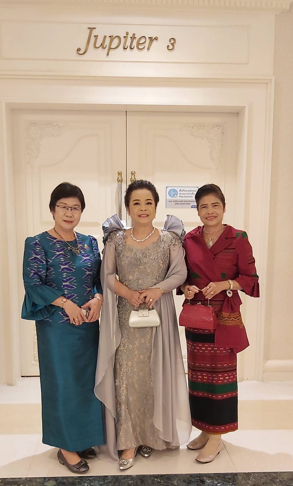 ? จังหวัดราชบุรี ร่วมงานกาล่าไนท์ ตามโครงการสืบสานภูมิปัญญา OTOP ผ้าไทย และเผยแพร่อัตลักษณ์ผ้าแห่งสยาม