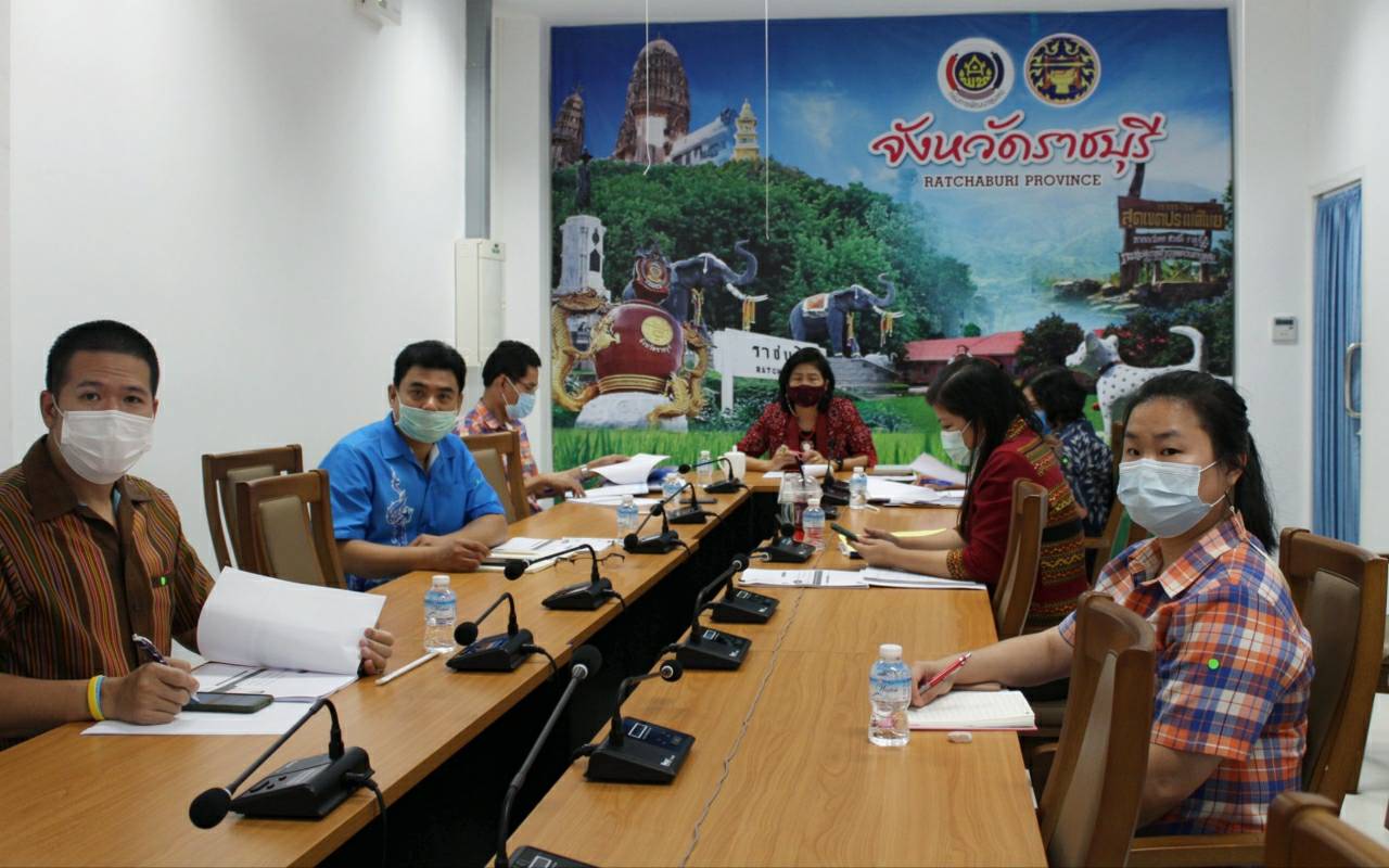 ? พช.ราชบุรี พร้อมทีมงาน ร่วมรับฟังการประชุมชี้แจงแนวทางการสมัครและหลักเกณฑ์การพิจารณารางวัลเลิศรัฐ ประจำปี พ.ศ. 2564 ผ่านระบบวีดิทัศน์ทางไกล (Video Conference)