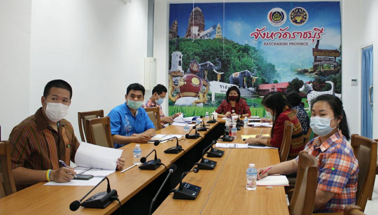 ? พช.ราชบุรี พร้อมทีมงาน ร่วมรับฟังการประชุมชี้แจงแนวทางการสมัครและหลักเกณฑ์การพิจารณารางวัลเลิศรัฐ ประจำปี พ.ศ. 2564 ผ่านระบบวีดิทัศน์ทางไกล (Video Conference)