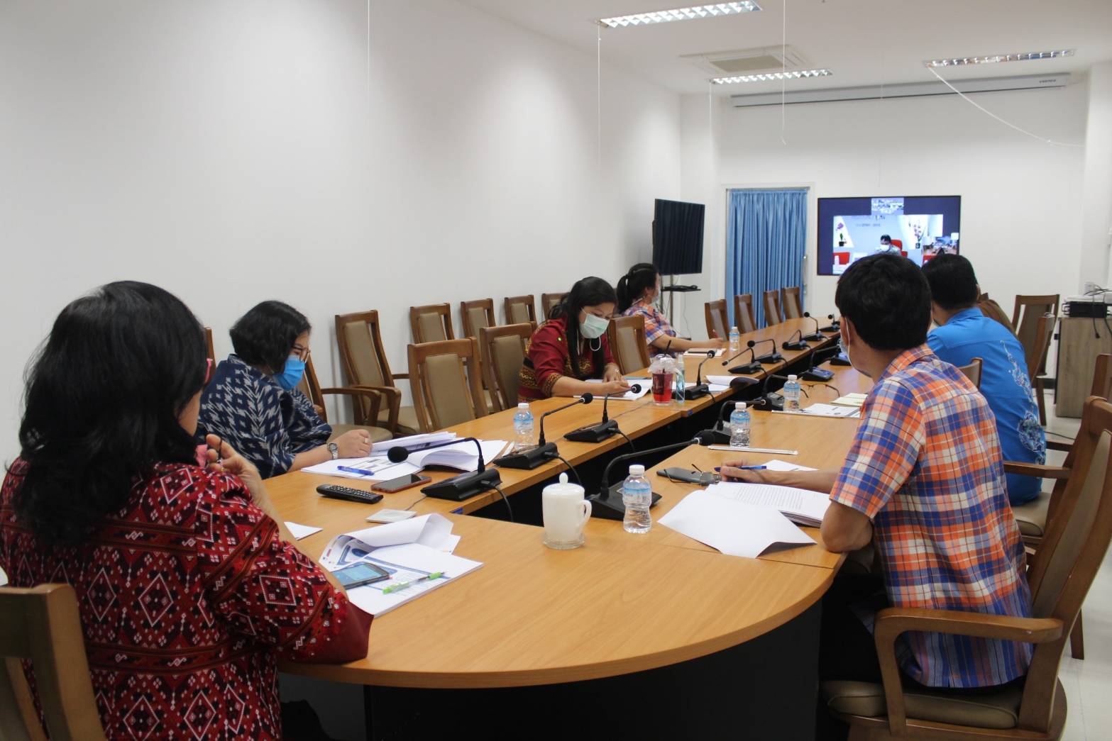 ? พช.ราชบุรี พร้อมทีมงาน ร่วมรับฟังการประชุมชี้แจงแนวทางการสมัครและหลักเกณฑ์การพิจารณารางวัลเลิศรัฐ ประจำปี พ.ศ. 2564 ผ่านระบบวีดิทัศน์ทางไกล (Video Conference)