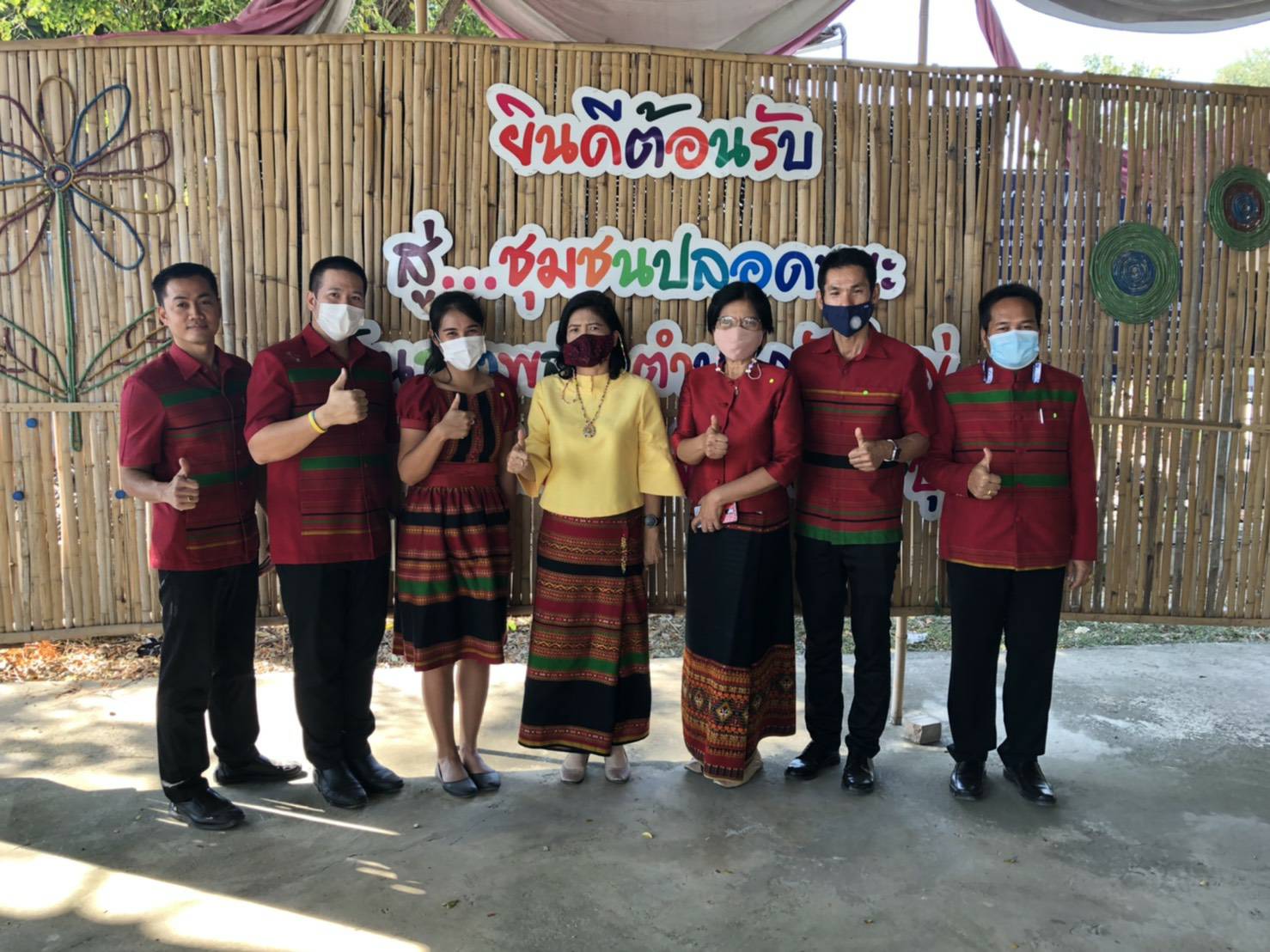 ทีมงาน พช.ราชบุรี ลงพื้นที่  เยี่ยมเยียน ให้กำลังใจ ตืดตามงานพัฒนาชุมชนที่ได้รับผลกระทบจากโควิด-19 พร้อมให้ข้อมูล ให้คำแนะนำการปฏิบัติตามมาตรการป้องกัน โควิด-19 แก่ชุมชน