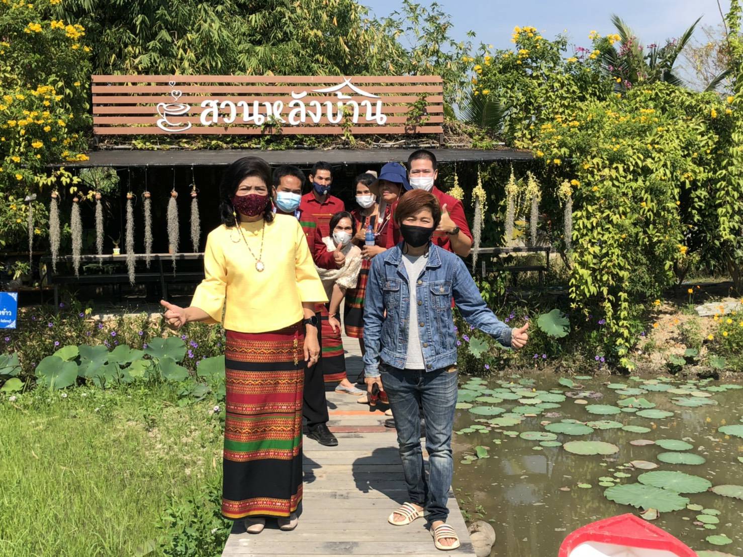 ทีมงาน พช.ราชบุรี ลงพื้นที่  เยี่ยมเยียน ให้กำลังใจ ตืดตามงานพัฒนาชุมชนที่ได้รับผลกระทบจากโควิด-19 พร้อมให้ข้อมูล ให้คำแนะนำการปฏิบัติตามมาตรการป้องกัน โควิด-19 แก่ชุมชน