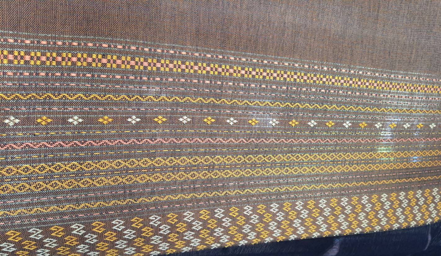 ? จังหวัดราชบุรี พัฒนาลายผ้า “ผ้ามัดหมี่ลายขอเจ้าฟ้าสิริวัณณวรีฯ” ให้สวยงามตามเอกลักษณ์ลายผ้าของราชบุรีโดย “กลุ่มผ้าทอคูบัว และกลุ่มณัฐธภาผ้าทอมือ”