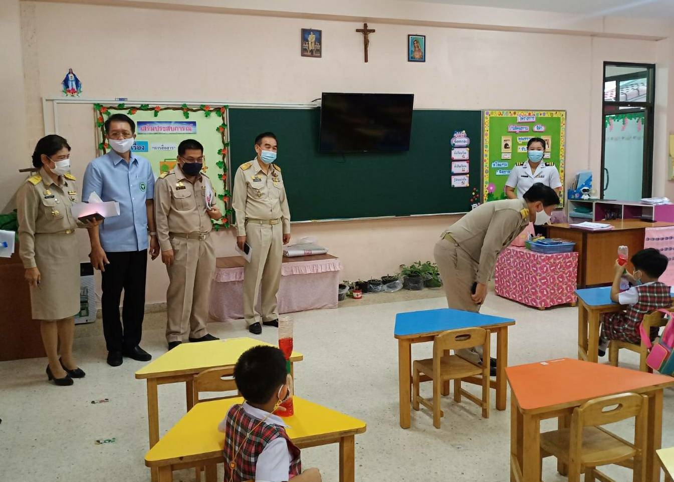 ? จังหวัดราชบุรี ออกตรวจเยี่ยมวันเปิดเรียนวันแรกในช่วงสถานการณ์ COVID – 19