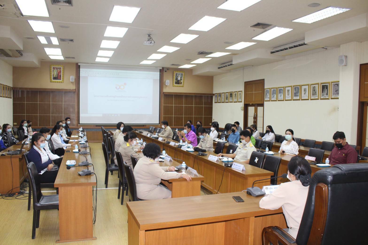 ? พช.ราชบุรี ปฐมนิเทศผู้ถูกจ้างงานโครงการยกระดับเศรษฐกิจ สังคม รายตำบลแบบบูรณาการ (1 ตำบล 1 มหาวิทยาลัย) หรือมหาวิทยาลัยสู่ตำบล