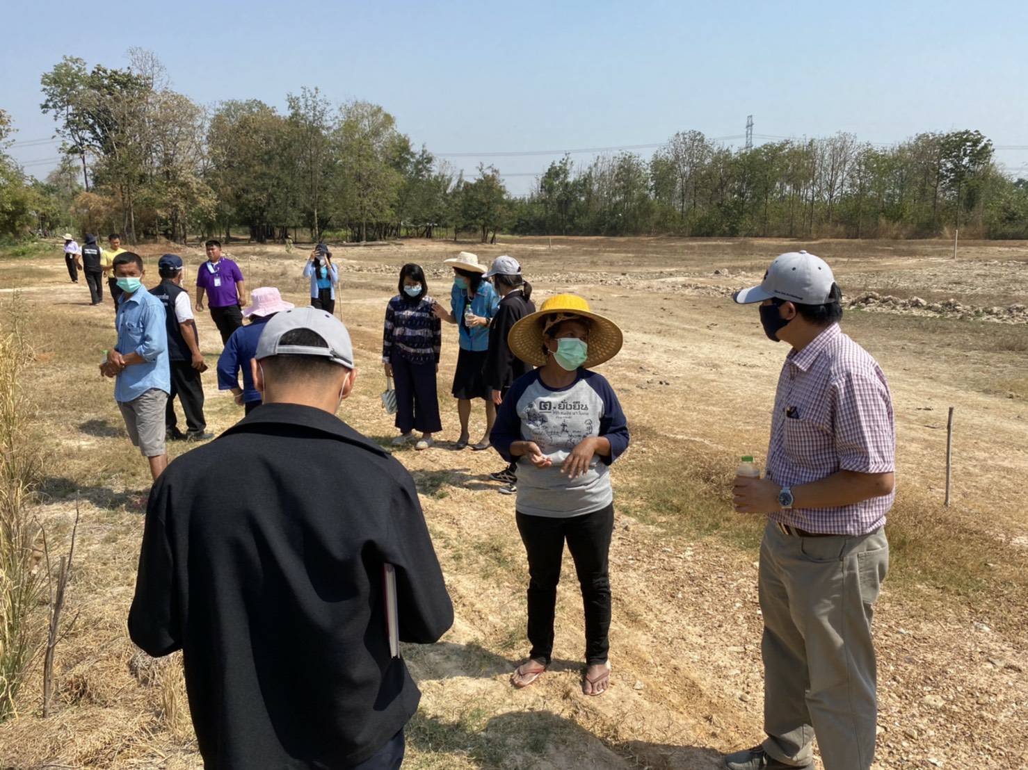 ? พช.ราชบุรี ร่วมกับคณะเจ้าหน้าที่สำนักงาน ป.ป.ช. ประจำจังหวัดราชบุรีและภาค ลงพื้นที่ตรวจเยี่ยมติดตาม ให้ข้อแนะนำการดำเนินโครงการพัฒนาพื้นที่ต้นแบบการพัฒนาคุณภาพชีวิตตามหลักทฤษฎีใหม่ ประยุกต์สู่ “โคก หนอง นา โมเดล” ให้ถูกต้อง โปร่งใส ตรวจสอบได้