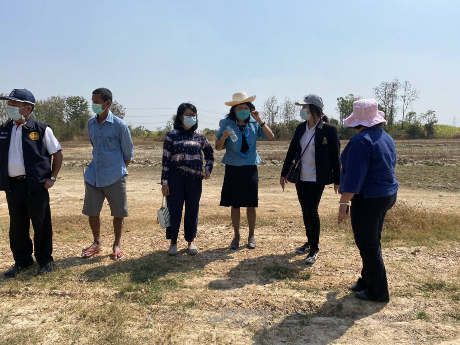 ? พช.ราชบุรี ร่วมกับคณะเจ้าหน้าที่สำนักงาน ป.ป.ช. ประจำจังหวัดราชบุรีและภาค ลงพื้นที่ตรวจเยี่ยมติดตาม ให้ข้อแนะนำการดำเนินโครงการพัฒนาพื้นที่ต้นแบบการพัฒนาคุณภาพชีวิตตามหลักทฤษฎีใหม่ ประยุกต์สู่ “โคก หนอง นา โมเดล” ให้ถูกต้อง โปร่งใส ตรวจสอบได้