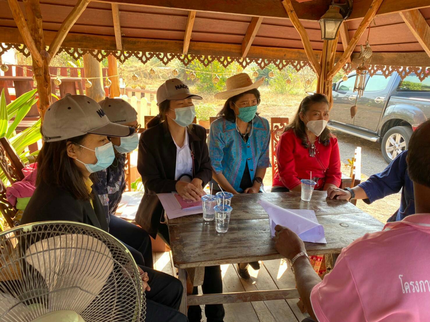 ? พช.ราชบุรี ร่วมกับคณะเจ้าหน้าที่สำนักงาน ป.ป.ช. ประจำจังหวัดราชบุรีและภาค ลงพื้นที่ตรวจเยี่ยมติดตาม ให้ข้อแนะนำการดำเนินโครงการพัฒนาพื้นที่ต้นแบบการพัฒนาคุณภาพชีวิตตามหลักทฤษฎีใหม่ ประยุกต์สู่ “โคก หนอง นา โมเดล” ให้ถูกต้อง โปร่งใส ตรวจสอบได้