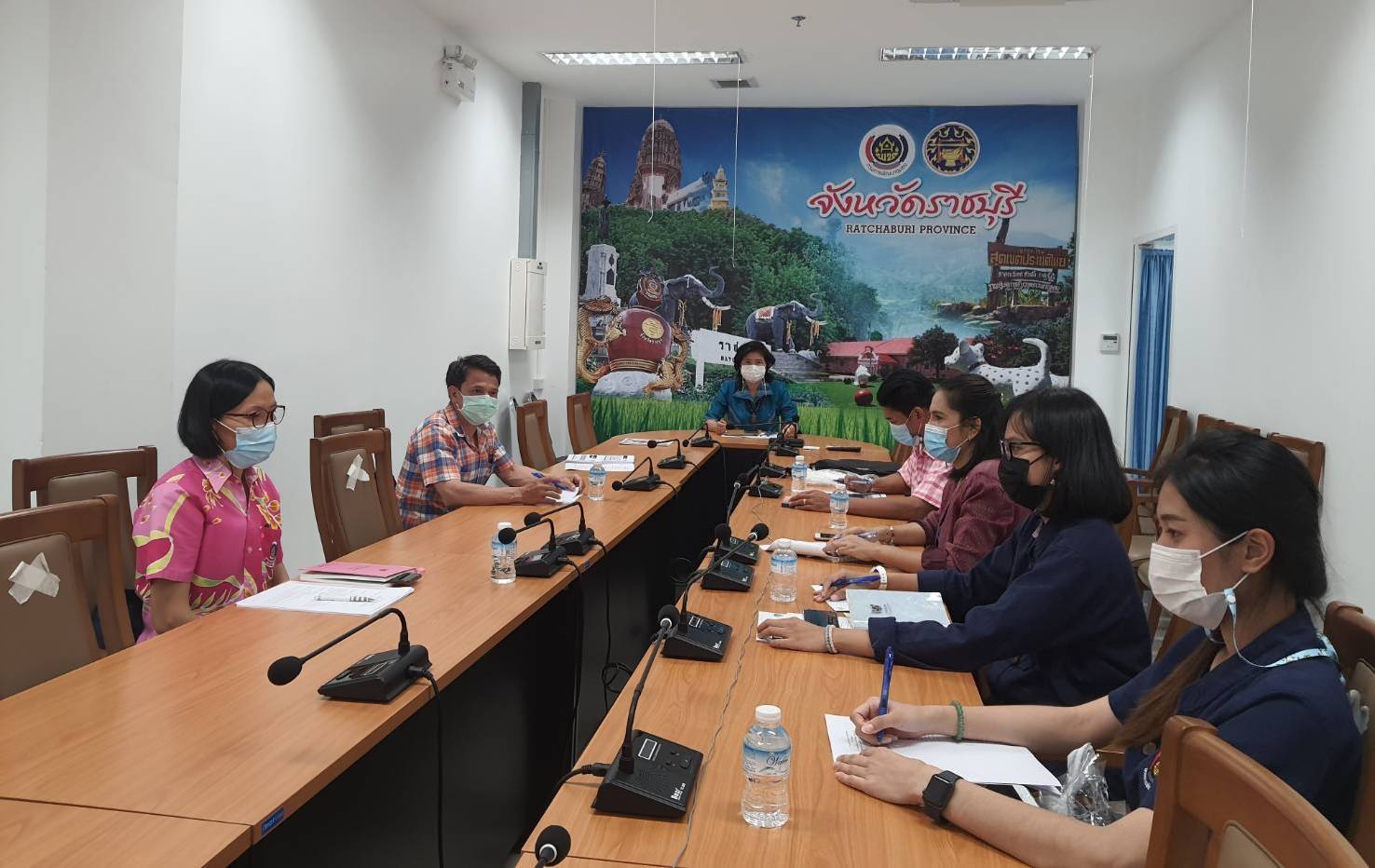 พจ.ราชบุรี พร้อมทีมงาน ร่วมรับฟังการประชุมกรมการพัฒนาชุมชน ครั้งที่ 2/2564 ผ่านระบบวีดิทัศน์ทางไกล (Video Conference) และระบบ TV พช.