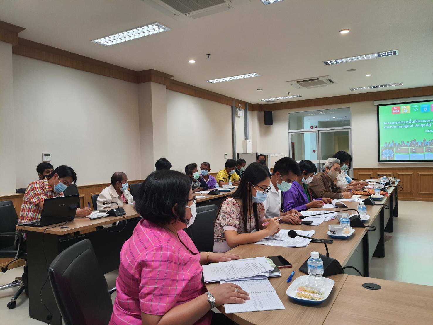 พช.ราชบุรี เสริมทัพภาคีขับเคลื่อนการดำเนินโครงการพัฒนาพื้นที่ต้นแบบการพัฒนาคุณภาพชีวิตตามหลักทฤษฎีใหม่ประยุกต์สู่ “โคก หนอง นา โมเดล”