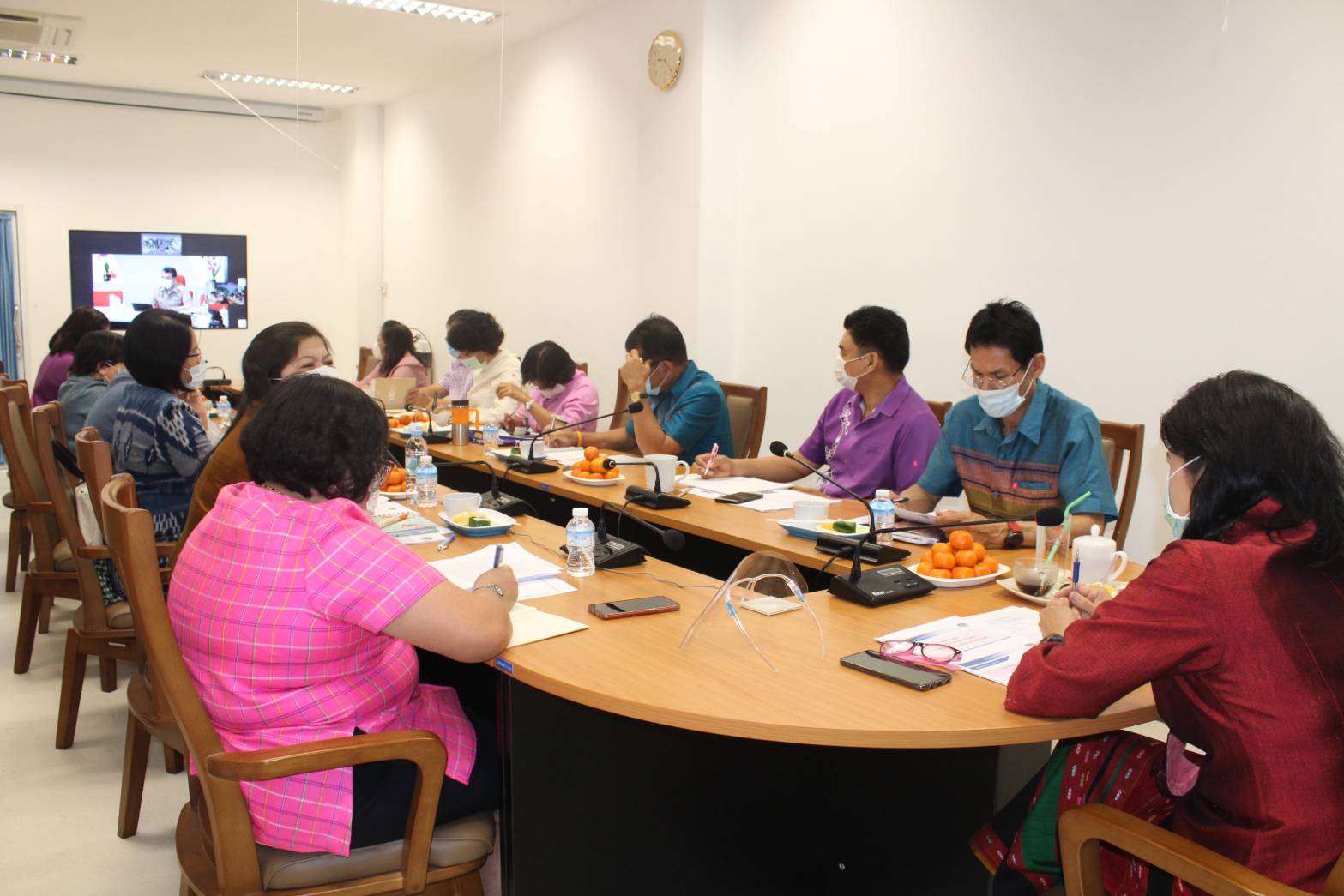 ? พจ.ราชบุรี พร้อมทีมงาน ร่วมรับฟังการประชุมกรมการพัฒนาชุมชน ครั้งที่ 1/2564 ผ่านระบบวีดิทัศน์ทางไกล (Video Conference) และระบบ TV พช.