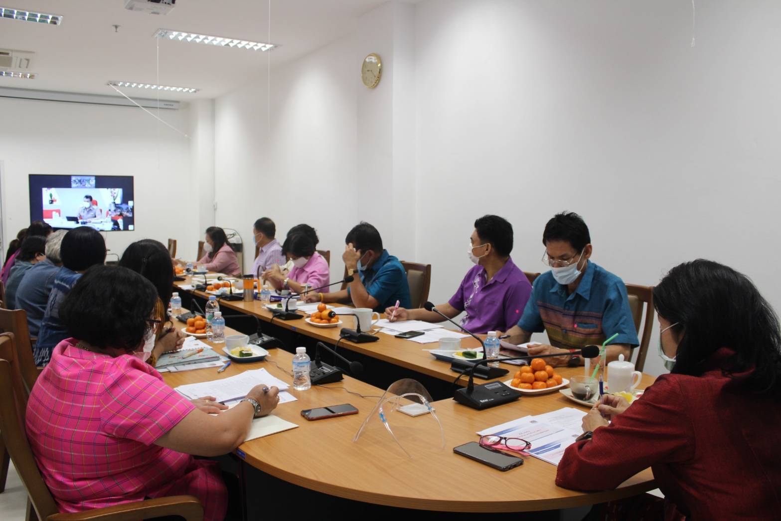 ? พจ.ราชบุรี พร้อมทีมงาน ร่วมรับฟังการประชุมกรมการพัฒนาชุมชน ครั้งที่ 1/2564 ผ่านระบบวีดิทัศน์ทางไกล (Video Conference) และระบบ TV พช.