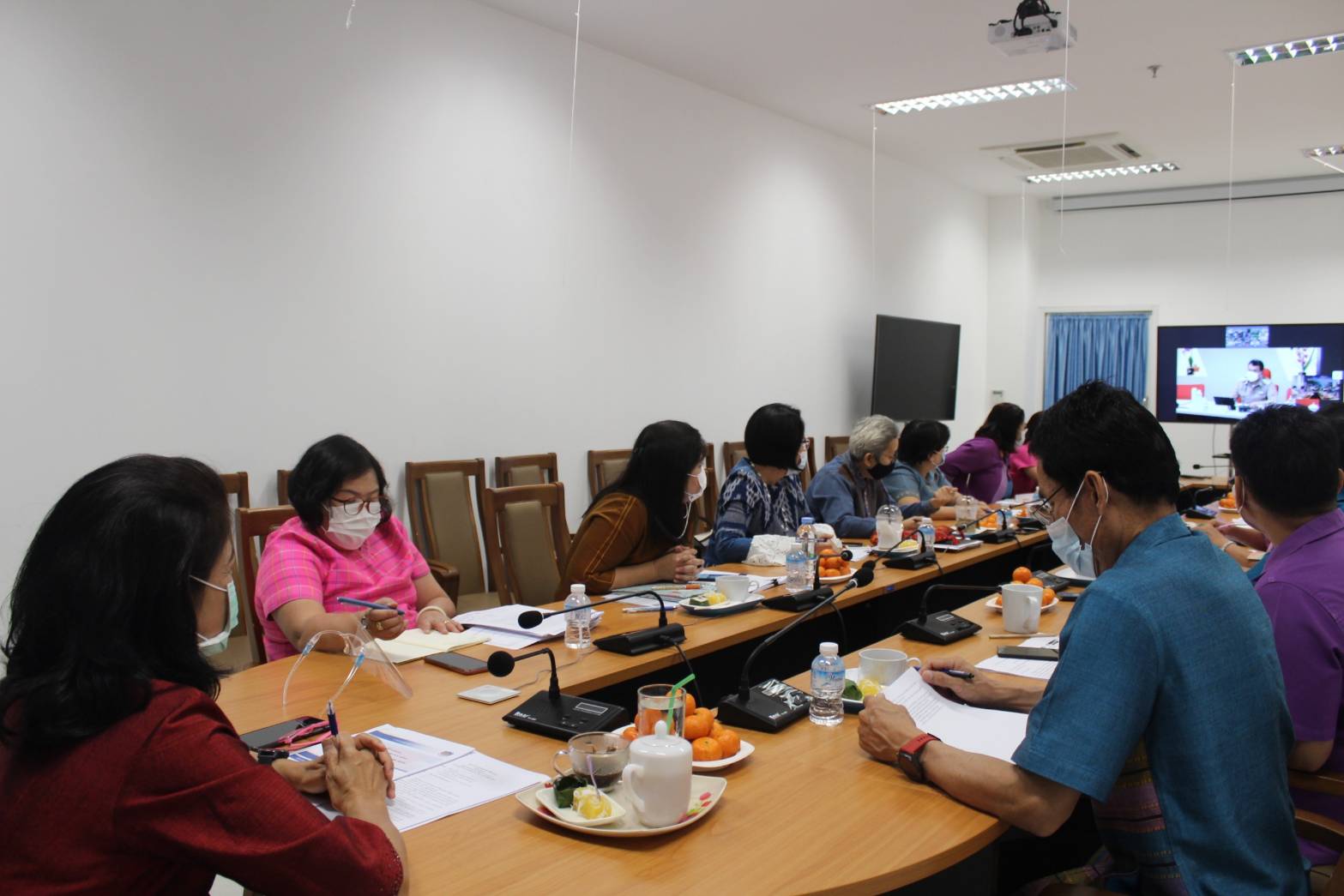 ? พจ.ราชบุรี พร้อมทีมงาน ร่วมรับฟังการประชุมกรมการพัฒนาชุมชน ครั้งที่ 1/2564 ผ่านระบบวีดิทัศน์ทางไกล (Video Conference) และระบบ TV พช.