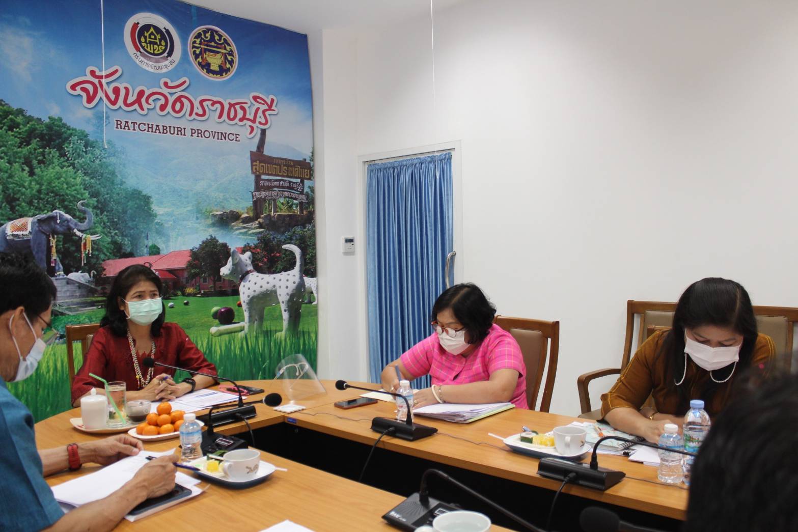 ? พจ.ราชบุรี พร้อมทีมงาน ร่วมรับฟังการประชุมกรมการพัฒนาชุมชน ครั้งที่ 1/2564 ผ่านระบบวีดิทัศน์ทางไกล (Video Conference) และระบบ TV พช.