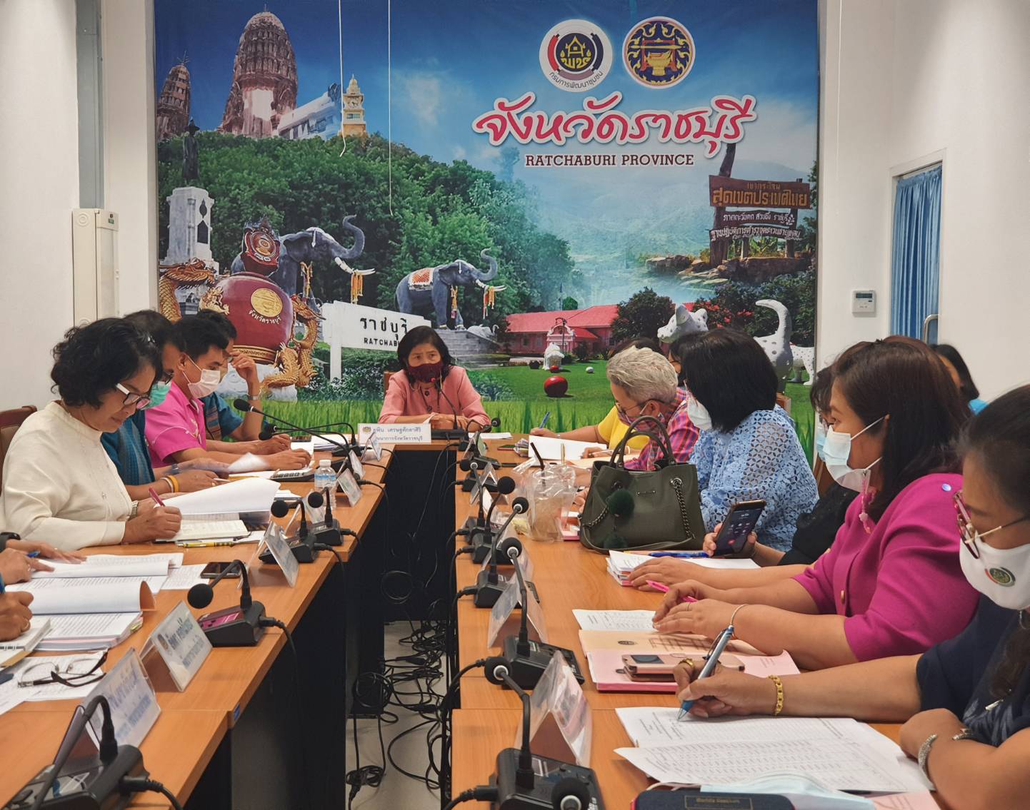 พช.ราชบุรี จัดประชุมประจำเดือนสำนักงานพัฒนาชุมชนจังหวัดราชบุรี