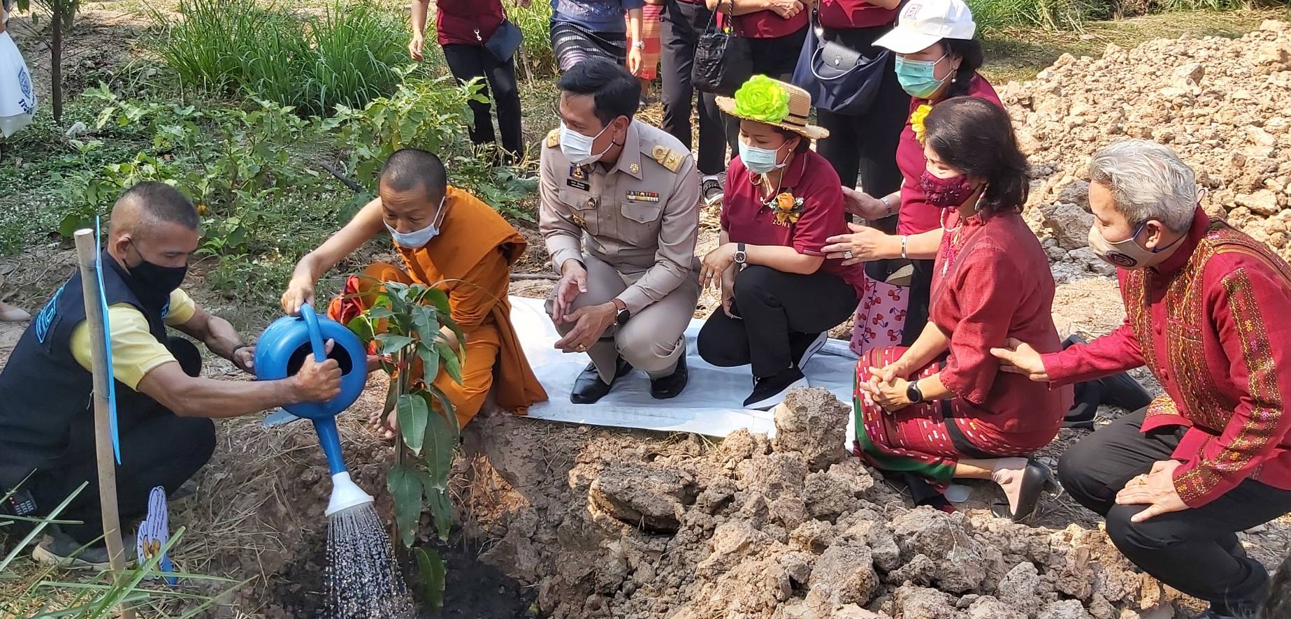 องค์กรสตรีราชบุรี ร่วมจัดกิจกรรม “เอามื้อสามัคคี  สร้างความมั่นคงทางอาหาร” เนื่องในวันสตรีสากล