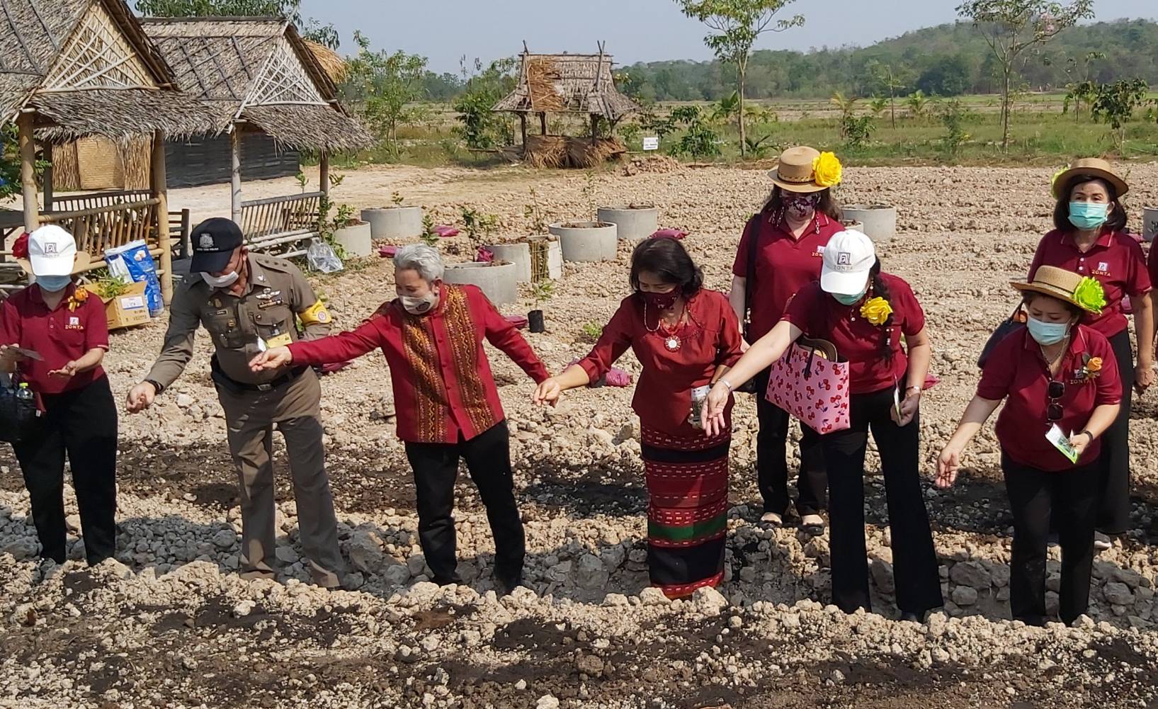 องค์กรสตรีราชบุรี ร่วมจัดกิจกรรม “เอามื้อสามัคคี  สร้างความมั่นคงทางอาหาร” เนื่องในวันสตรีสากล