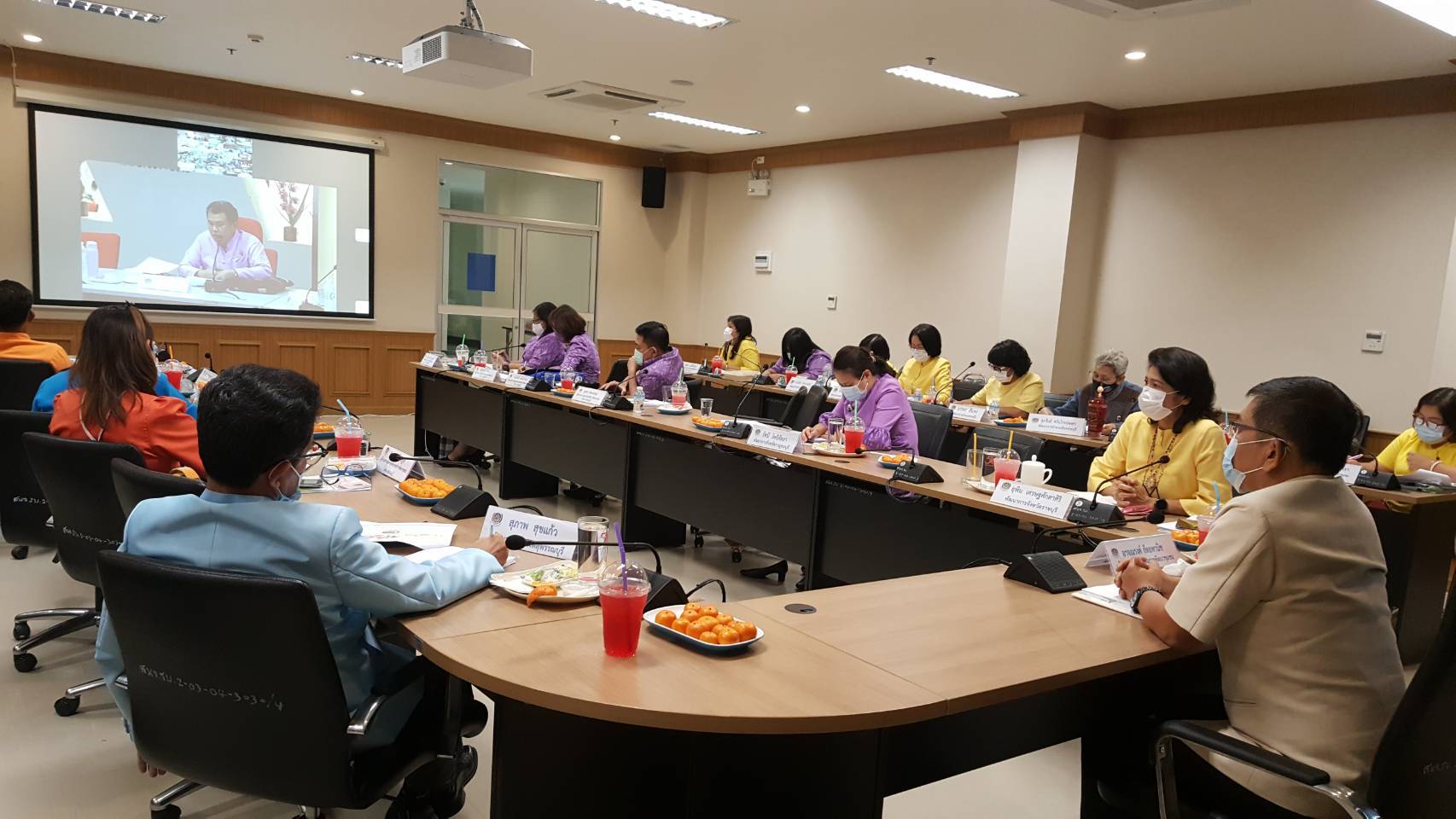 พช.ราชบุรี ร่วมรับฟังการประชุมเพื่อซักซ้อมความเข้าใจการดำเนินงานโครงการพัฒนาพื้นที่ต้นแบบการพัฒนาคุณภาพชีวิตตามหลักทฤษฎีใหม่ ประยุกต์สู่ “โคก หนอง นา โมเดล” ผ่านระบบวีดิทัศน์ทางไกล Video Conference