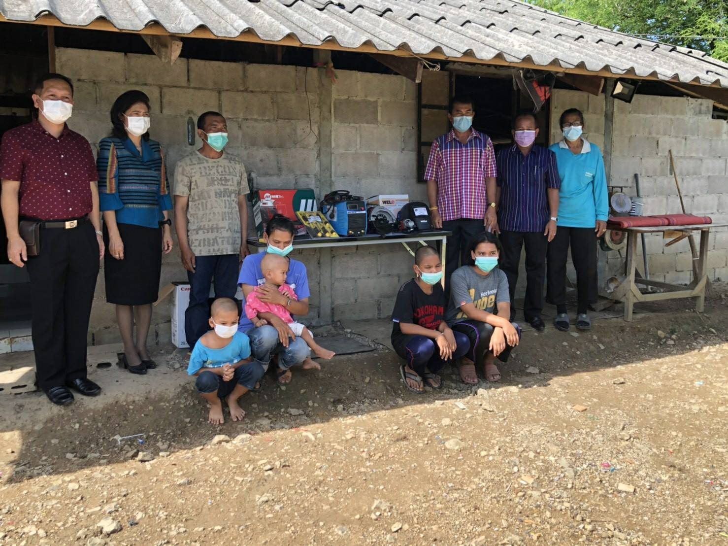 พช.ราชบุรี ร่วมกับอำเภอปากท่อ และมูลนิธิป่อเต็กตึ๊ง  มอบวัสดุอุปกรณ์สนับสนุนการพัฒนาอาชีพแก่ครัวเรือนยากจน ภายใต้บันทึกข้อตกลงความร่วมมือในการแก้ไขปัญหาความยากจนเชิงบูรณาการ