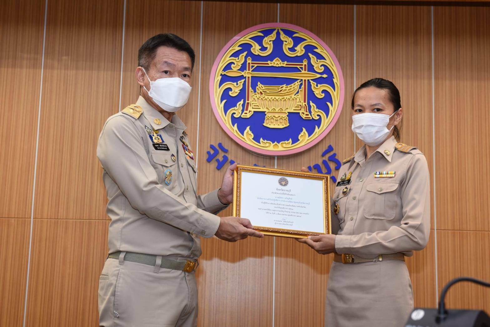 จังหวัดราชบุรีจัด “พิธีมอบเกียรติบัตรแก่ข้าราชการพลเรือนดีเด่น ประจำปี พ.ศ. 2563”