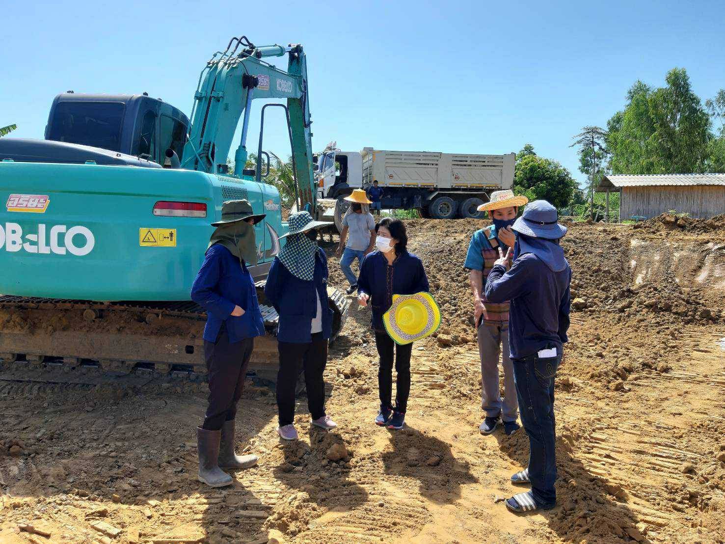 ? พช.ราชบุรี ติดตามความก้าวหน้าโครงการพัฒนาหมู่บ้านเศรษฐกิจพอเพียง ประจำปีงบประมาณ 2564 กิจกรรมการพัฒนาศูนย์เรียนรู้ทฤษฎีใหม่รูปแบบ “โคก หนอง นา โมเดล”