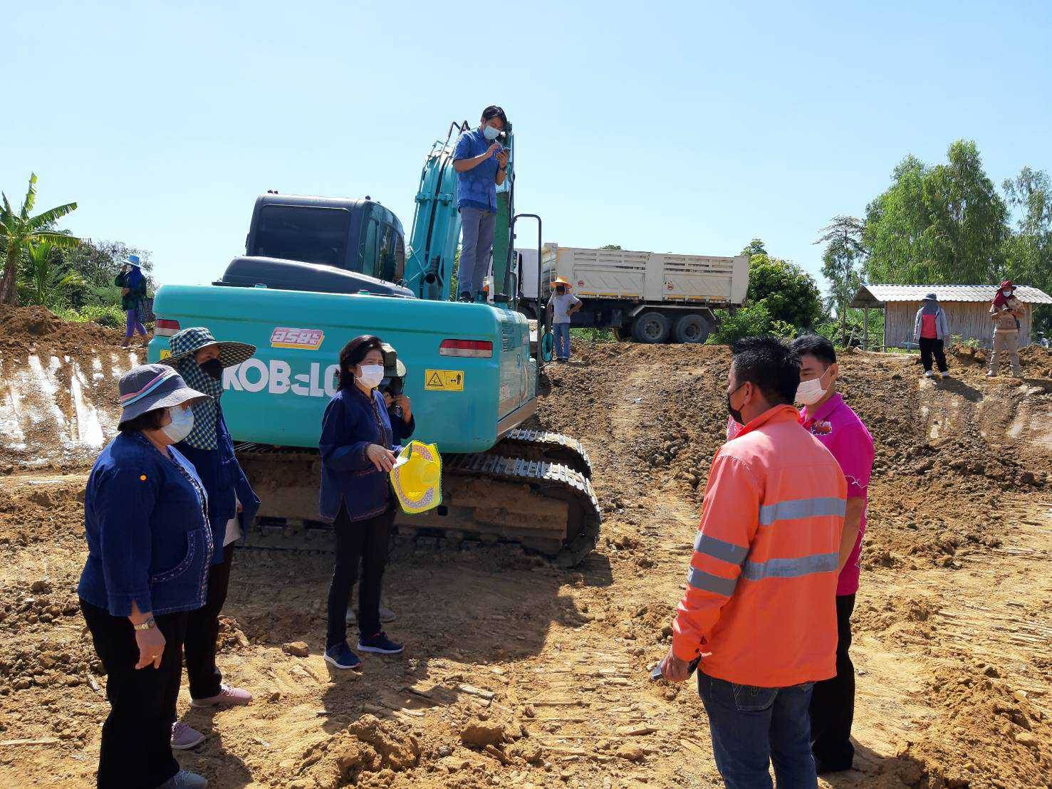 ? พช.ราชบุรี ติดตามความก้าวหน้าโครงการพัฒนาหมู่บ้านเศรษฐกิจพอเพียง ประจำปีงบประมาณ 2564 กิจกรรมการพัฒนาศูนย์เรียนรู้ทฤษฎีใหม่รูปแบบ “โคก หนอง นา โมเดล”