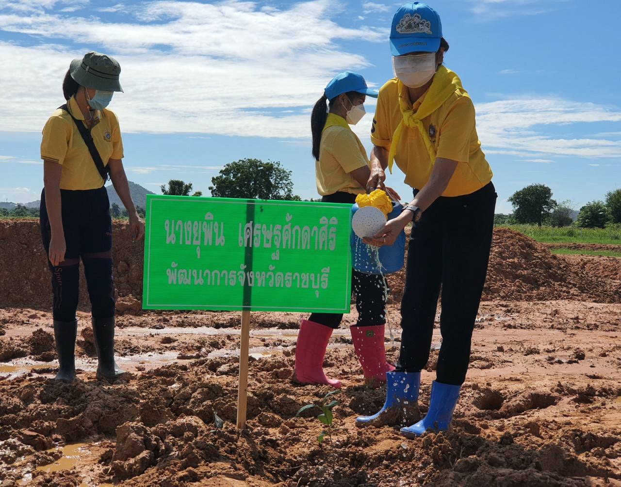 ? จังหวัดราชบุรี จัดกิจกรรม Kick off  “จิตอาสาพัฒนาชุมชนเอามื้อสามัคคี” เฉลิมพระเกียรติเนื่องในโอกาสมหามงคลเฉลิมพระชนมพรรษา พระบาทสมเด็จพระปรเมนทรรามาธิบดีศรีสินทรมหาวชิราลงกรณ พระวชิรเกล้าเจ้าอยู่หัว