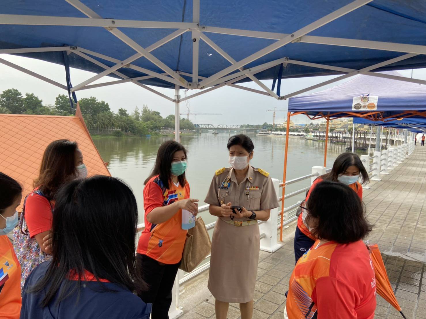 ? พช.ราชบุรี ร่วมจัดสถานที่จำหน่ายสินค้าเกษตรสำหรับผู้ได้รับผลกระทบจากการปิดตลาดสินค้าเกษตรจังหวัดราชบุรี