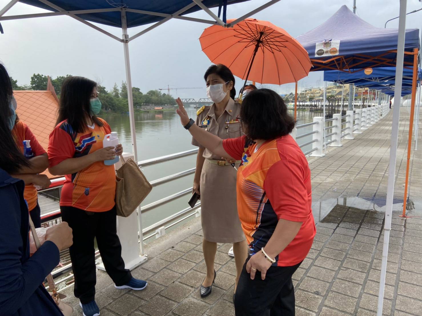 ? พช.ราชบุรี ร่วมจัดสถานที่จำหน่ายสินค้าเกษตรสำหรับผู้ได้รับผลกระทบจากการปิดตลาดสินค้าเกษตรจังหวัดราชบุรี