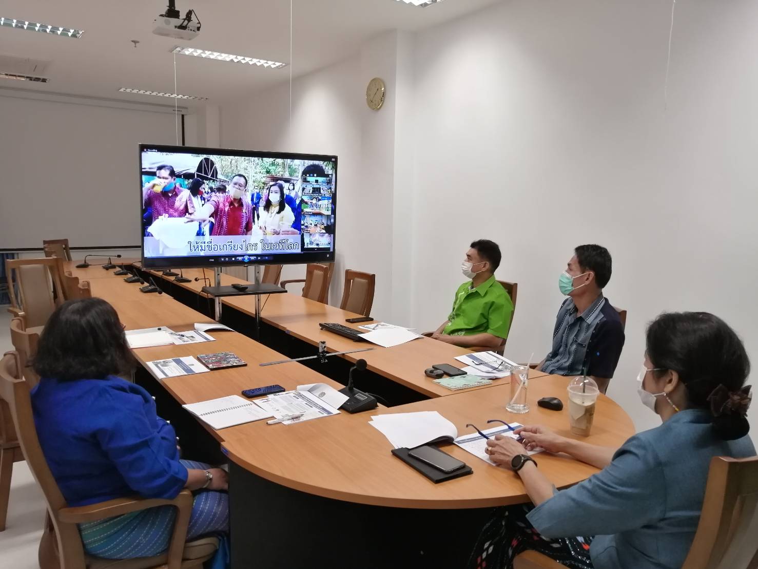 ? พช.ราชบุรี ร่วมรับฟังการประชุม “เสริมสร้างและพัฒนาผู้นำการเปลี่ยนแปลง ขยายผลบ้านพี่เมืองน้อง ผนึกกำลังสร้างความมั่นคงทางอาหาร”