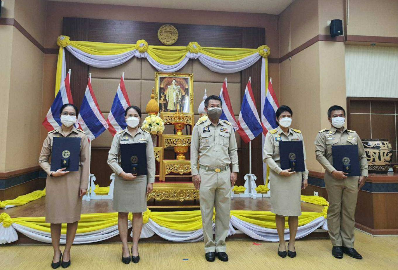 ? จังหวัดราชบุรี จัดพิธีมอบเครื่องหมาย “รักษาดินแดนยิ่งชีพ”