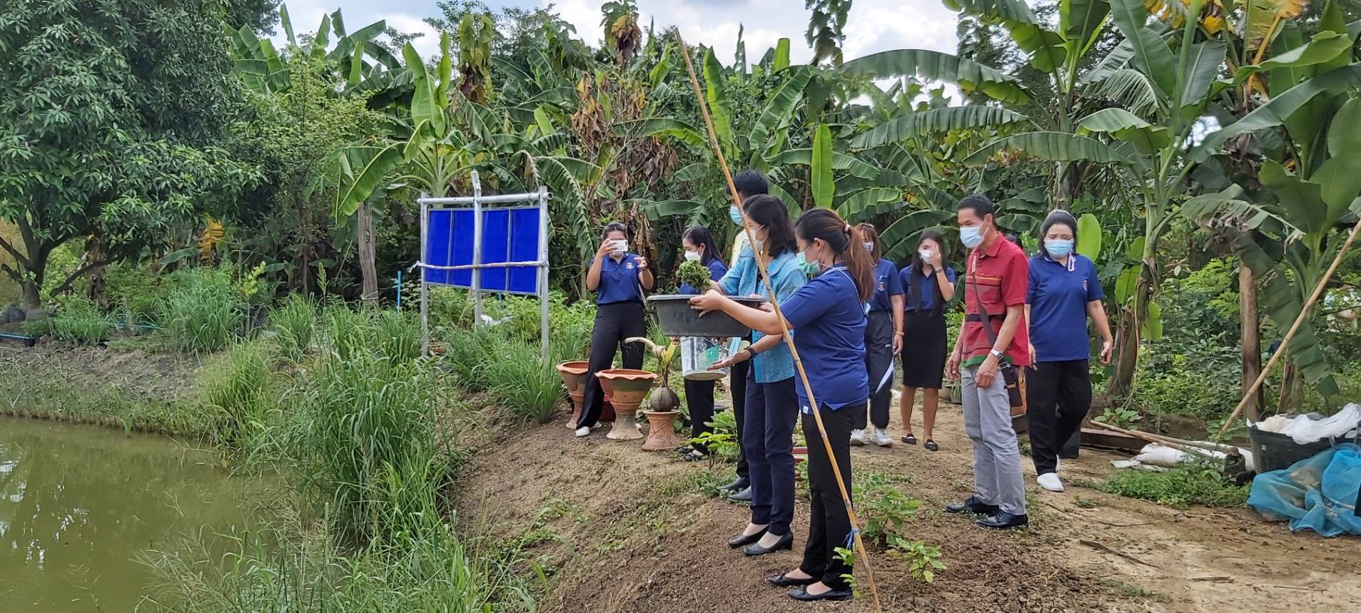 ?พช.ราชบุรี ลงพื้นที่ตรวจติดตามงานและเตรียมความพร้อมการขับเคลื่อนงานประจำปี 2565 แก่สำนักงานพัฒนาชุมชนอำเภอโพธาราม?