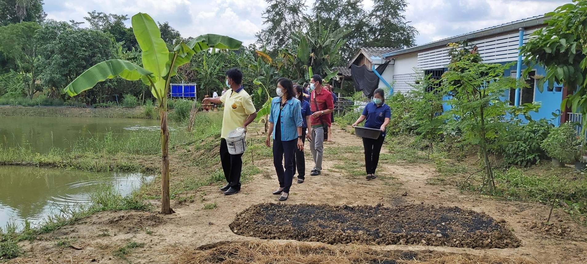 ?พช.ราชบุรี ลงพื้นที่ตรวจติดตามงานและเตรียมความพร้อมการขับเคลื่อนงานประจำปี 2565 แก่สำนักงานพัฒนาชุมชนอำเภอโพธาราม?