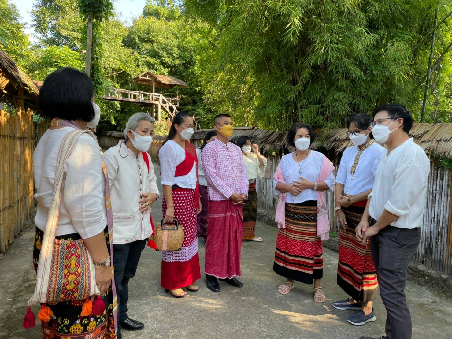 ?รองอธิบดีกรมการพัฒนาชุมชน ลงเยี่ยมให้กำลังใจ หมู่บ้านชุมชนท่องเที่ยว otop นวัตวิถี อำเภอสวนผึ้ง (แม่กำปอง 2) ? ?