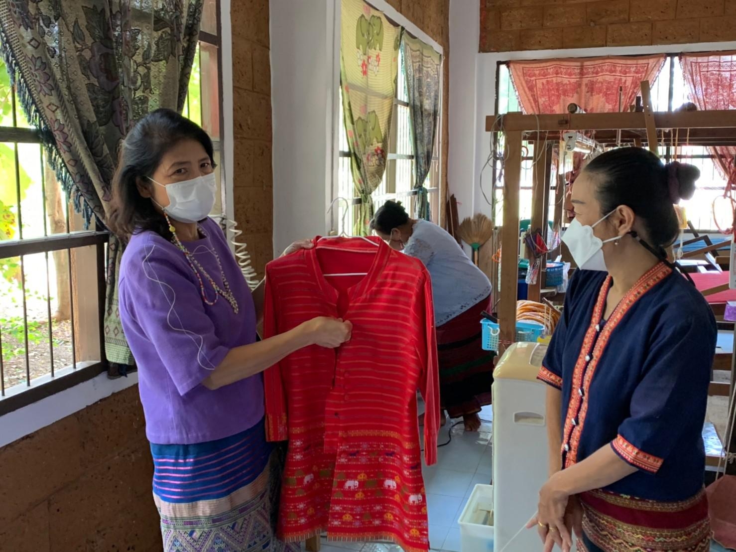 ?พช.ราชบุรี ลงพื้นที่ตรวจติดตามงานและเตรียมความพร้อมการขับเคลื่อนงานประจำปี 2565 แก่สำนักงานพัฒนาชุมชนอำเภอจอมบึง?