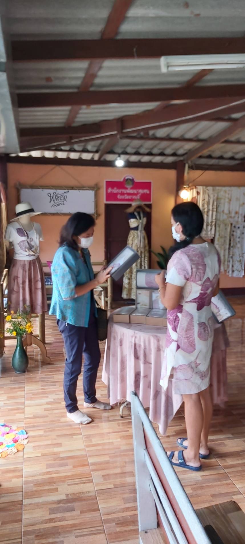 ?พช.ราชบุรี ลงพื้นที่ตรวจติดตามงานและเตรียมความพร้อมการขับเคลื่อนงานประจำปี 2565 แก่สำนักงานพัฒนาชุมชนอำเภอโพธาราม?