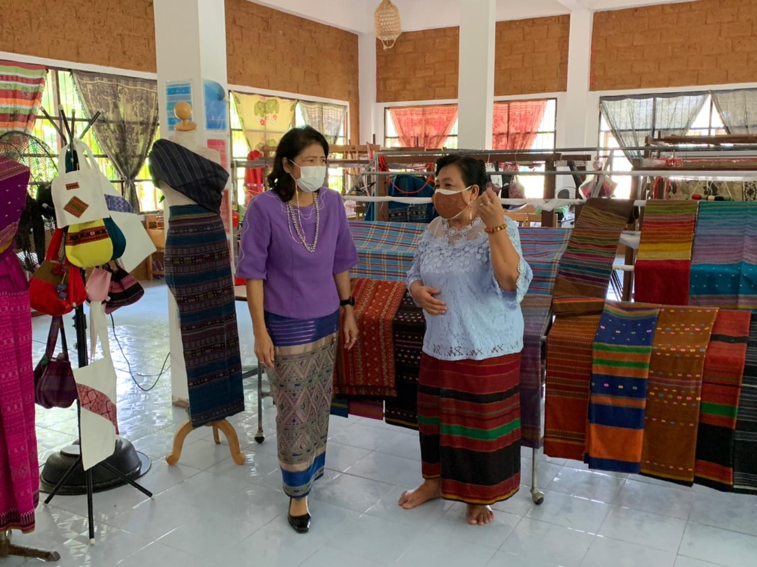 ?พช.ราชบุรี ลงพื้นที่ตรวจติดตามงานและเตรียมความพร้อมการขับเคลื่อนงานประจำปี 2565 แก่สำนักงานพัฒนาชุมชนอำเภอจอมบึง?