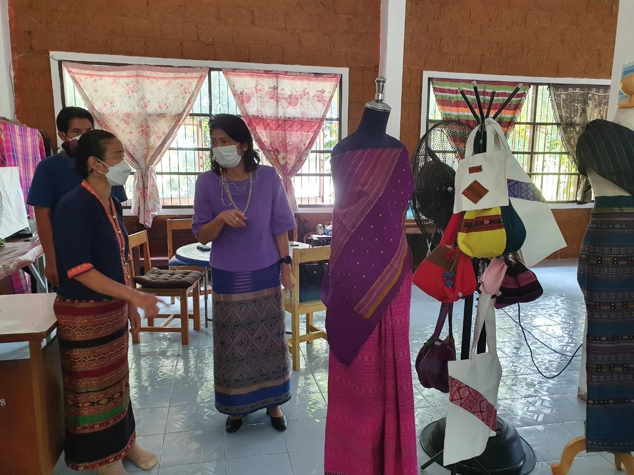 ?พช.ราชบุรี ลงพื้นที่ตรวจติดตามงานและเตรียมความพร้อมการขับเคลื่อนงานประจำปี 2565 แก่สำนักงานพัฒนาชุมชนอำเภอจอมบึง?