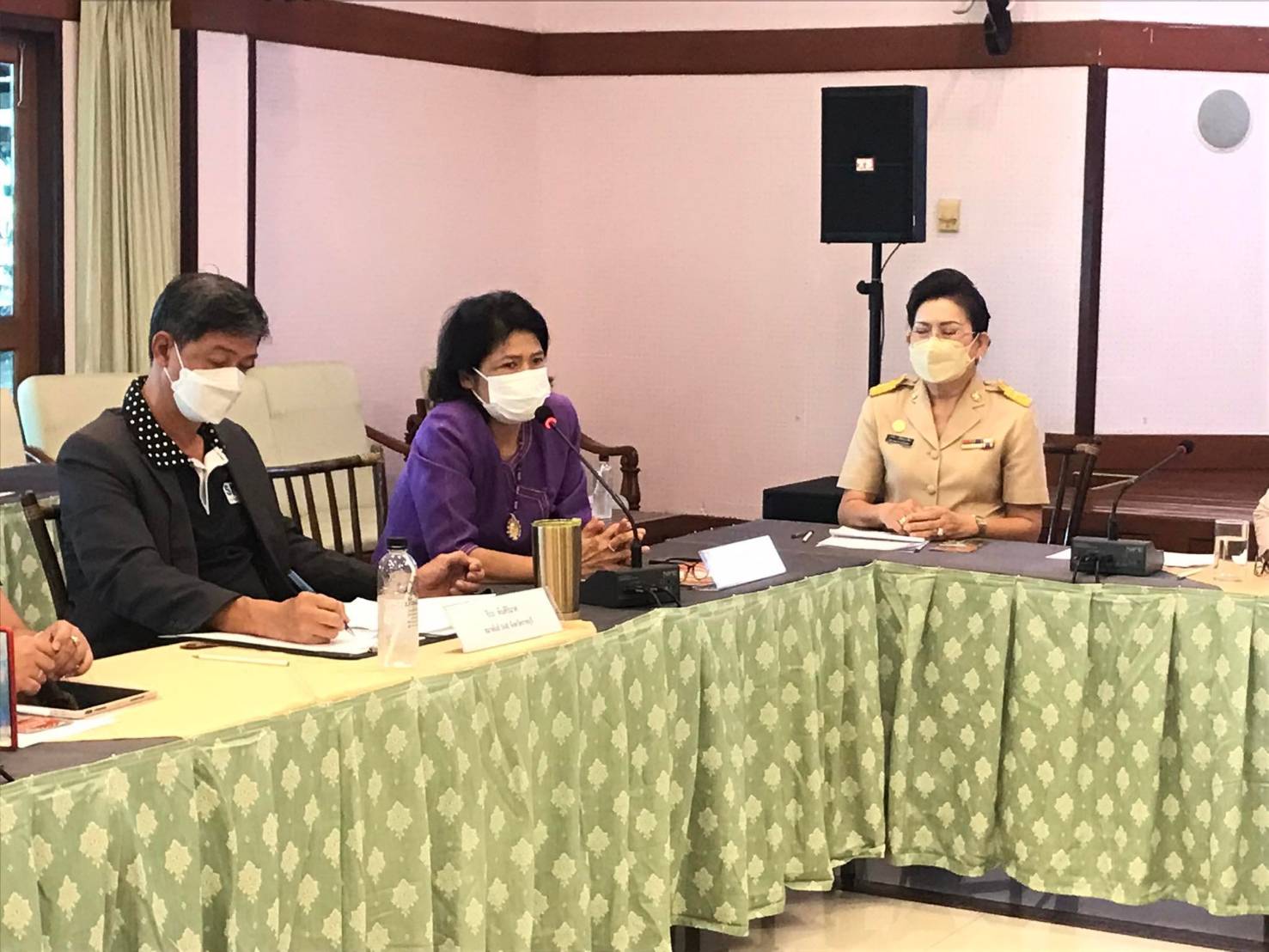 ?พช.ราชบุรี ร่วมลงนามบันทึกข้อตกลงความร่วมมือขับเคลื่อนโครงการยกระดับเศรษฐกิจสังคมรายตำบลแบบบูรณาการ ตำบลดำเนินสะดวก กิจกรรมการพัฒนาและยกระดับสินค้าชุมชน เสวนาการยกระดับสินค้า ผลิตภัณฑ์ และบริการการท่องเที่ยวโดยชุมชนตามแนวทาง 5F และโมเดลเศรษฐกิจ BCG