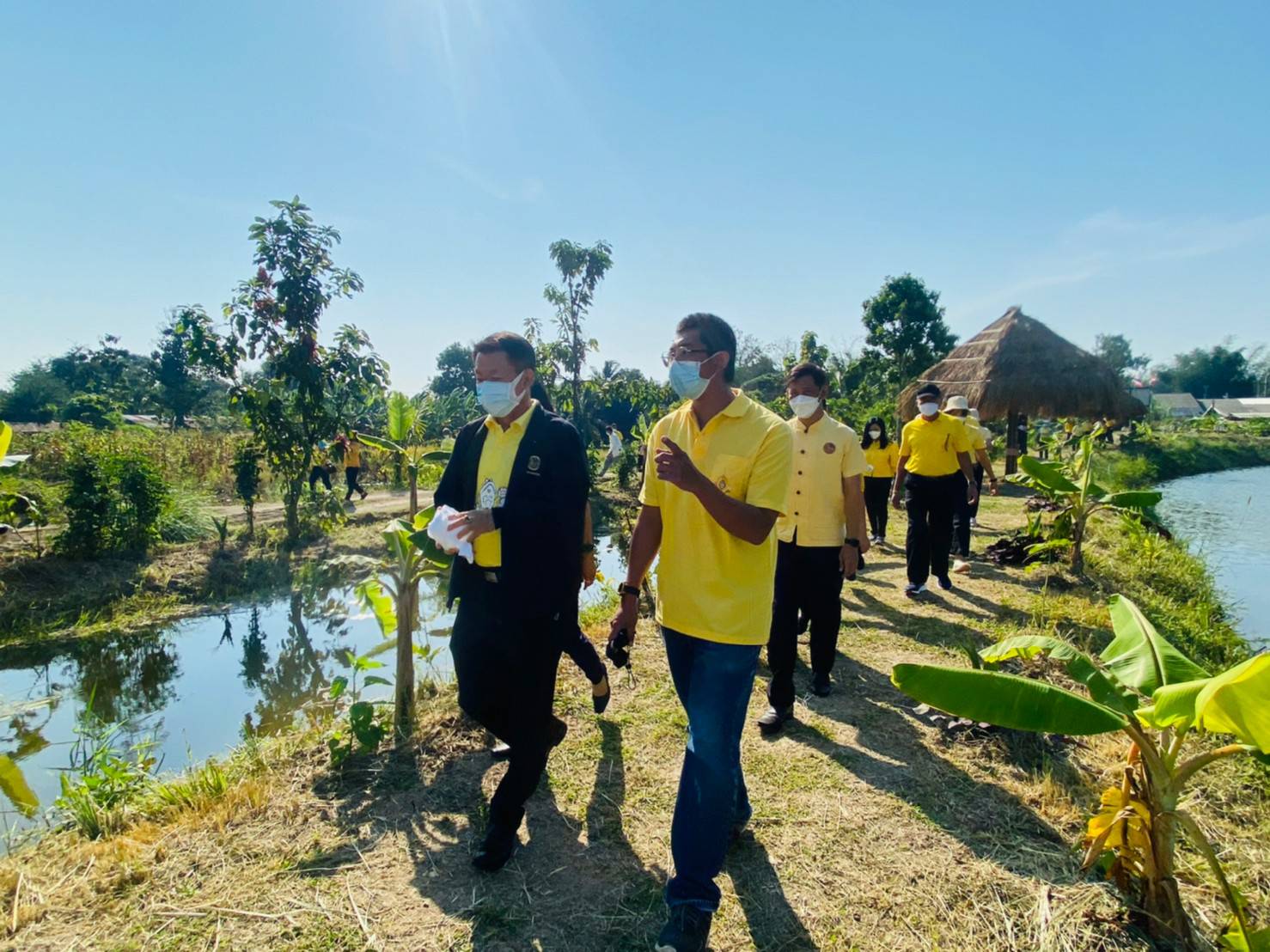 ?ผู้ว่าราชการจังหวัดราชบุรี นำทัพจิตอาสาพัฒนาชุมชน ปลูกต้นไม้ ป่า 3 อย่าง ประโยชน์ 4 อย่าง เนื่องใน “วันดินโลก” (World Soil Day)