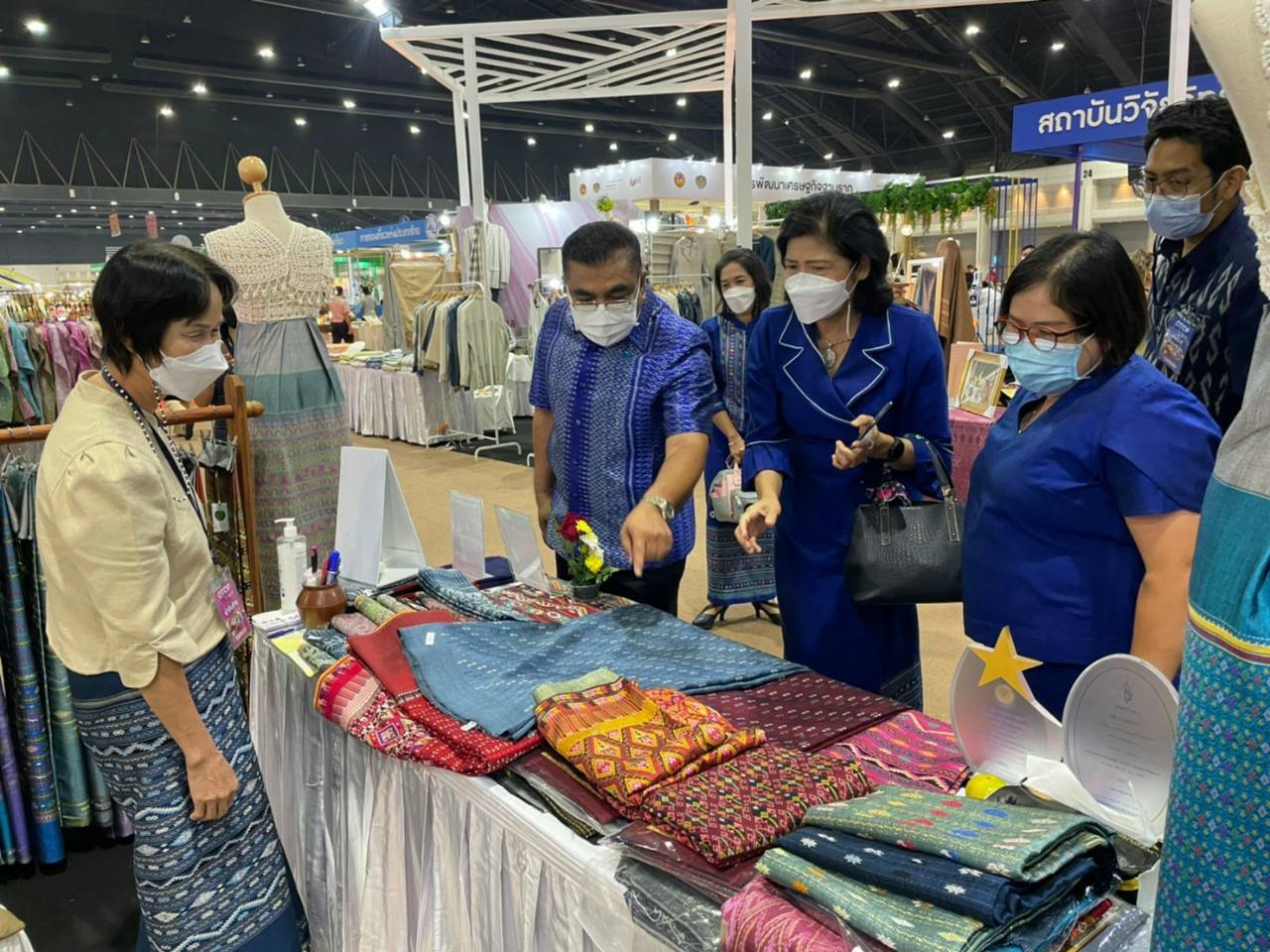 ? พช.ราชบุรี ร่วมพิธีเปิดงานโอทอปไทย สู้ภัยโควิด – 19 ส่งความสุขด้วยผลิตภัณฑ์ชุมชน สร้างเศรษฐกิจไทยพ้นภัยโควิด