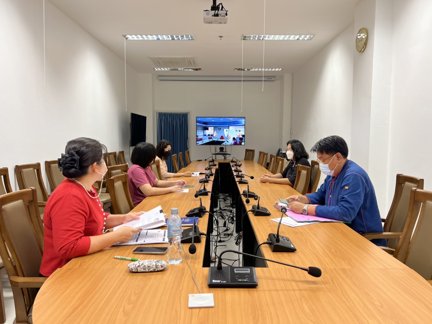 ?พช.ราชบุรี เข้าร่วมประชุมชี้แจง เร่งรัด กำกับ ติดตาม การดำเนินงานกองทุนพัฒนาบทบาทสตรี ครั้งที่ 1/2565 ผ่านระบบประชุมออนไลน์ (Video Conference)