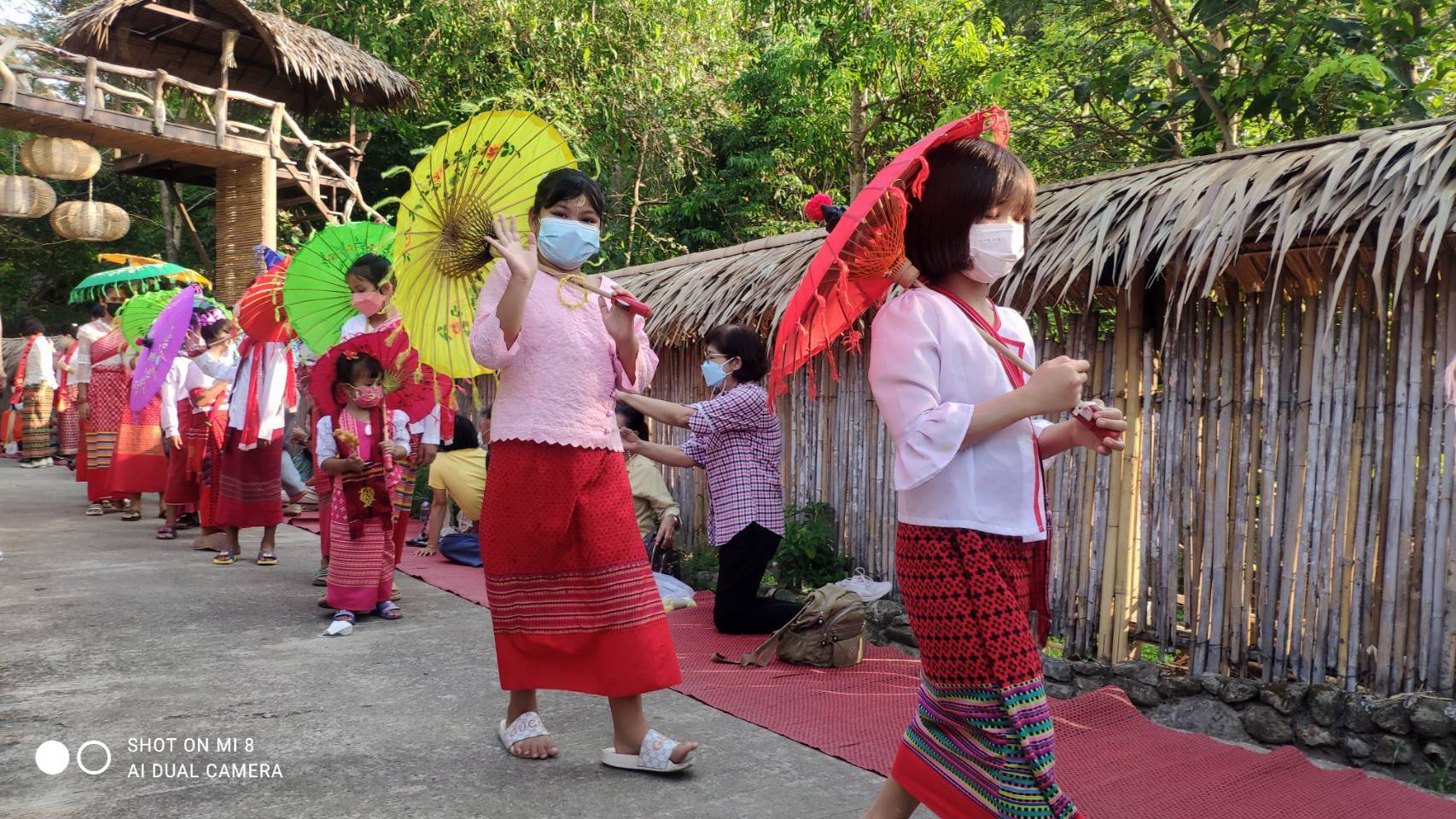 ?จังหวัดราชบุรี เปิดหมู่บ้าน OTOP นวัติวิถี ส่งเสริมท่องเที่ยวชุมชน กระตุ้นเศรษฐกิจฐานราก (บ้านมอญห้วยน้ำใส) หมู่ที่ 3 ตำบลสวนผึ้ง อำเภอสวนผึ้ง จังหวัดราชบุรี ตามโครงการส่งเสริมกระบวนการพัฒนาเศรษฐกิจฐานรากชุมชนท่องเที่ยวด้วยแนวคิดการจัดกิจกรรมส่งเสริมการเรียนรู้ที่นักท่องเที่ยวลงมือปฏิบัติ (D-HOPE)  ? ?